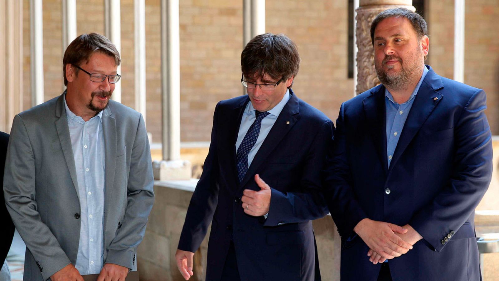 Carles Puigdemont (2d), Oriol Junqueras (d) y Xavier Domènech en una imagen de archivo