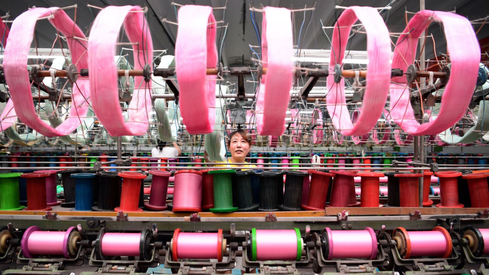 Una empleada en una fábrica de Nantong, en la provincia de Jiangsu