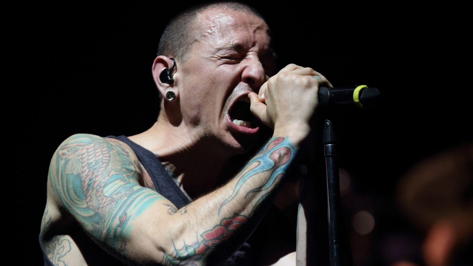 Chester Bennington en un concierto con Linkin Park en Indianapolis (2015).