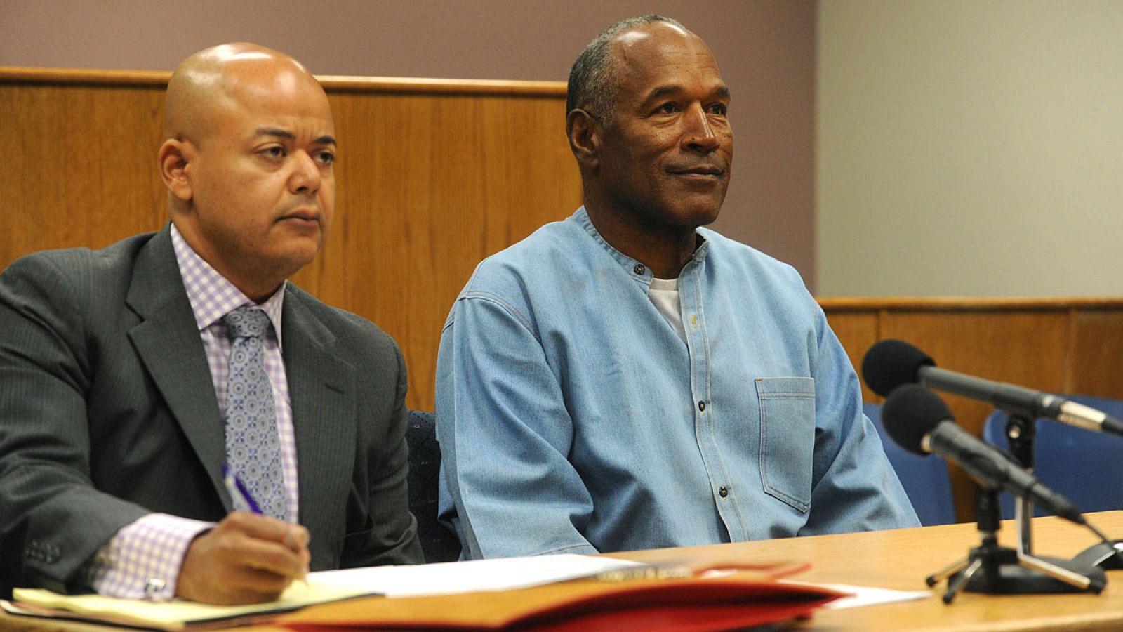 El ex jugador de fútbol americano O.J.Simpson durante la audiencia en la que ha obtenido la libertad condicional