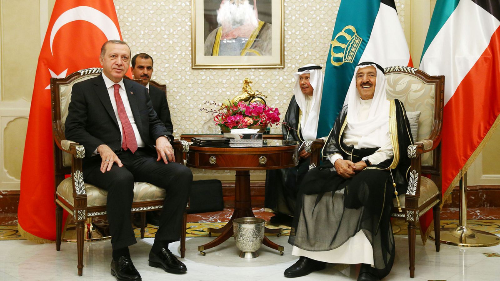 El presidente de Turquía, Recep Tayyip Erdogan, junto al emir de Kuwait, Sabah al Ahmed al Sabah
