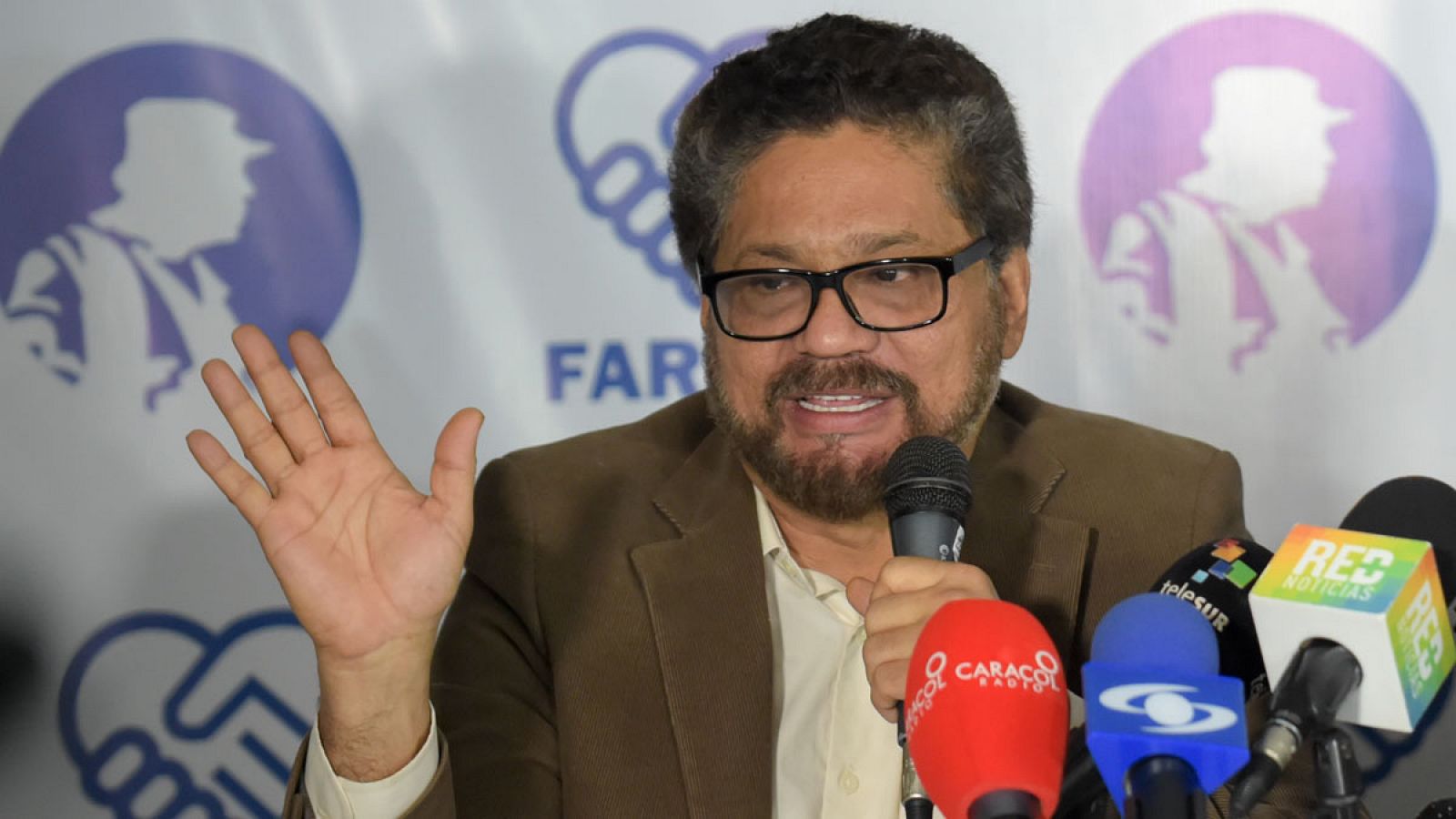 El dirigente de las FARC Iván Marquez anuncia la creación de su partido político.