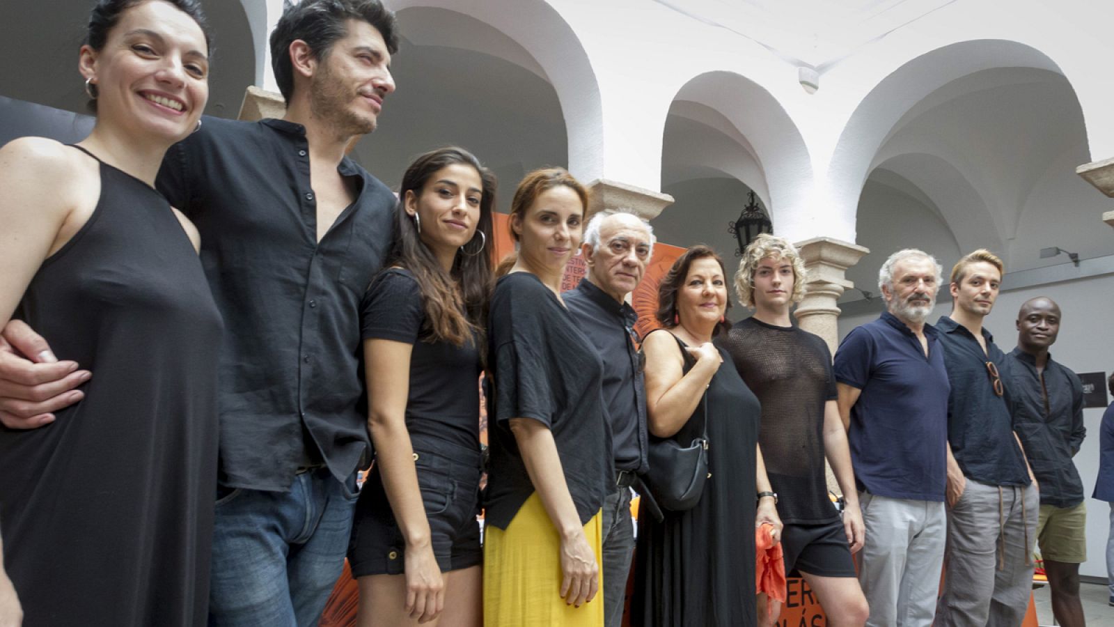 Los actores y actrices que conforman el reparto de al obra 'Séneca', de Antonio Gala.