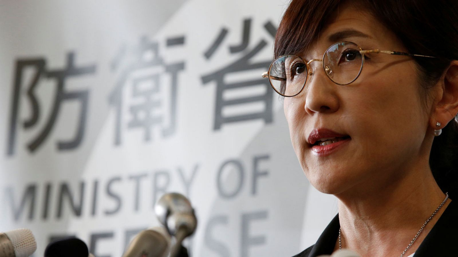 La ministra de Defensa de Japón, Tomomi Inada, durante la rueda de prensa en la que ha anunciado su dimisión el jueves 28 de julio de 2017.