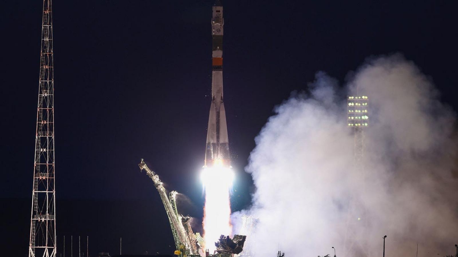 La nave rusa Soyuz MS-05 despega desde el cosmódromo de Baikonur