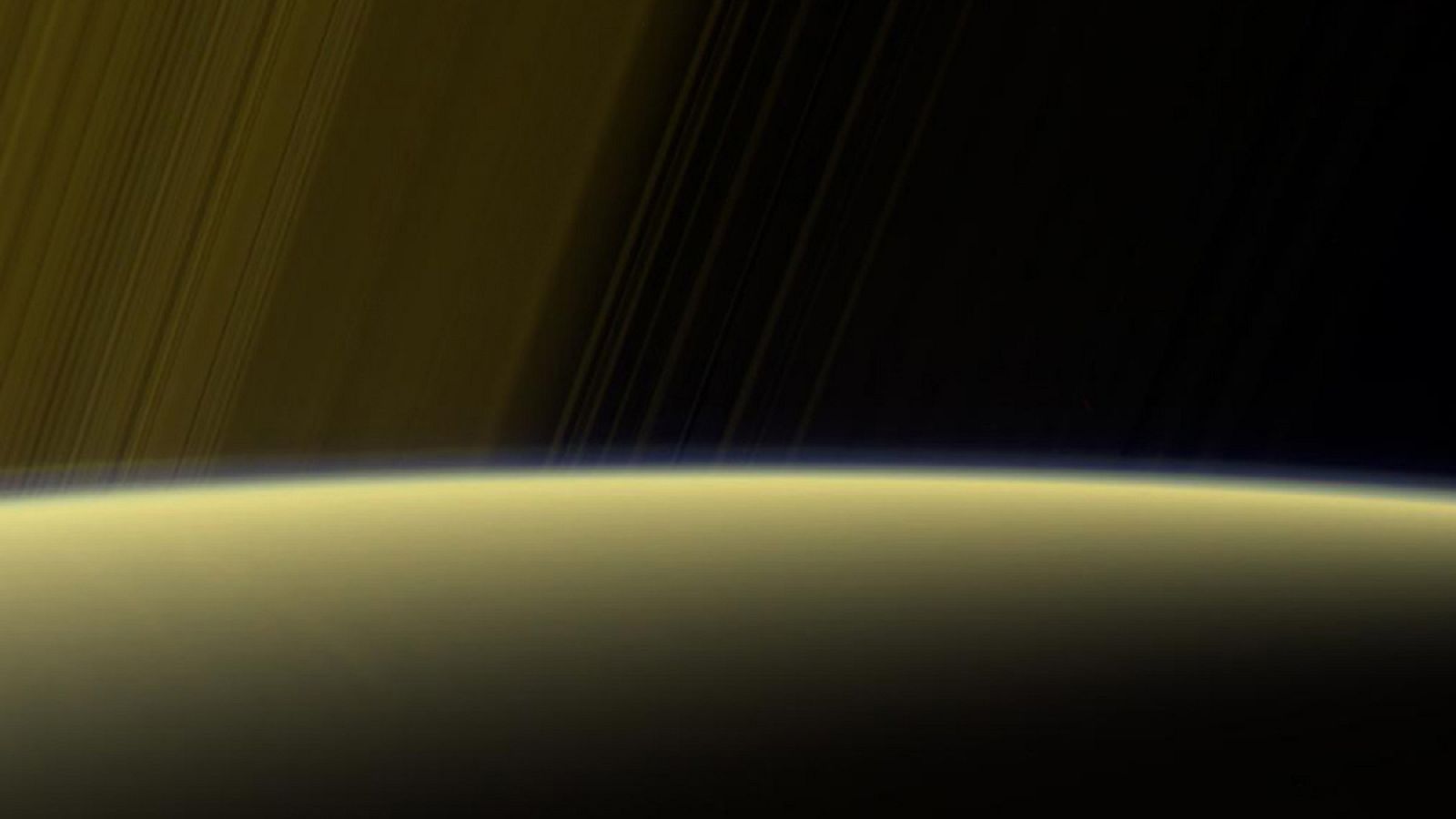 Una imagen coloreada de Saturno obtenida de la misión Cassini el pasado 29 de julio.