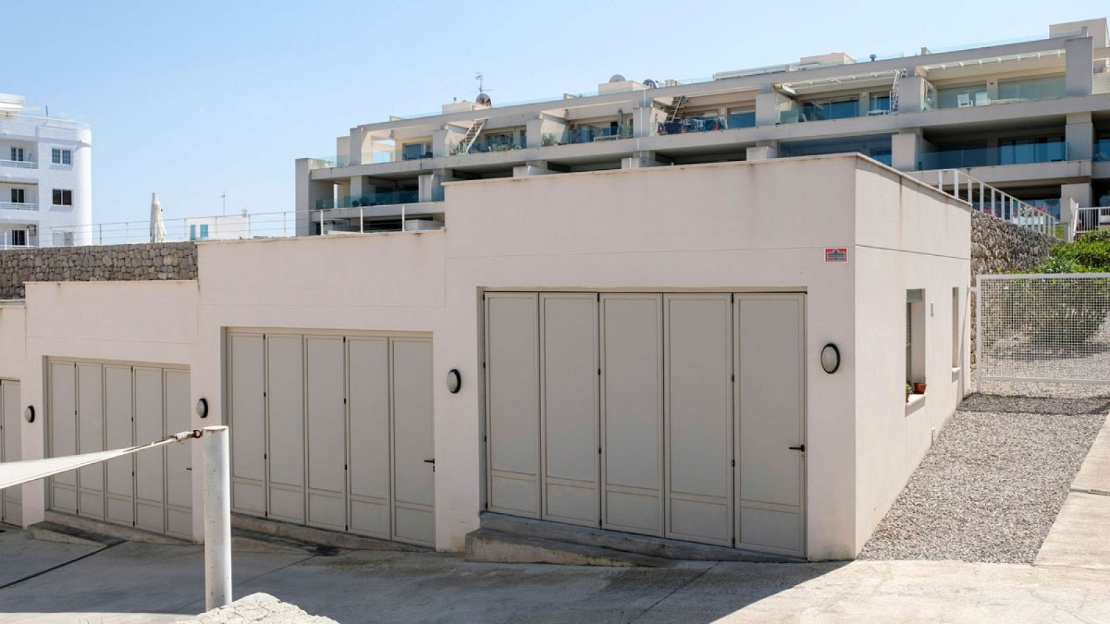 Trasteros reformados como viviendas para alquiler turístico o trabajadores de temporada en Ibiza