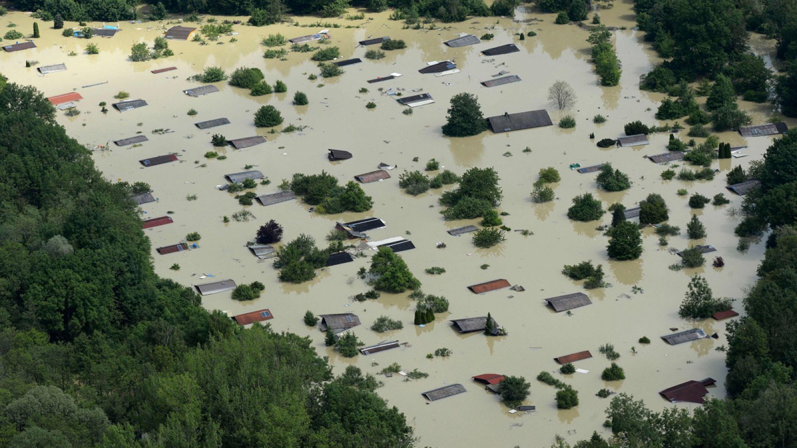 Fotografía de las inundaciaciones producidas por el Río Danubio en junio de 2013 cerca de Deggendorf (Alemania).