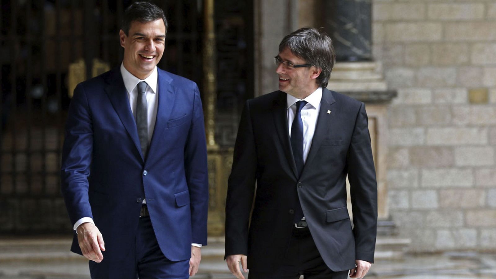 Foto de archivo de la primera reunión entre Pedro Sánchez y Puigdemont en marzo de 2016