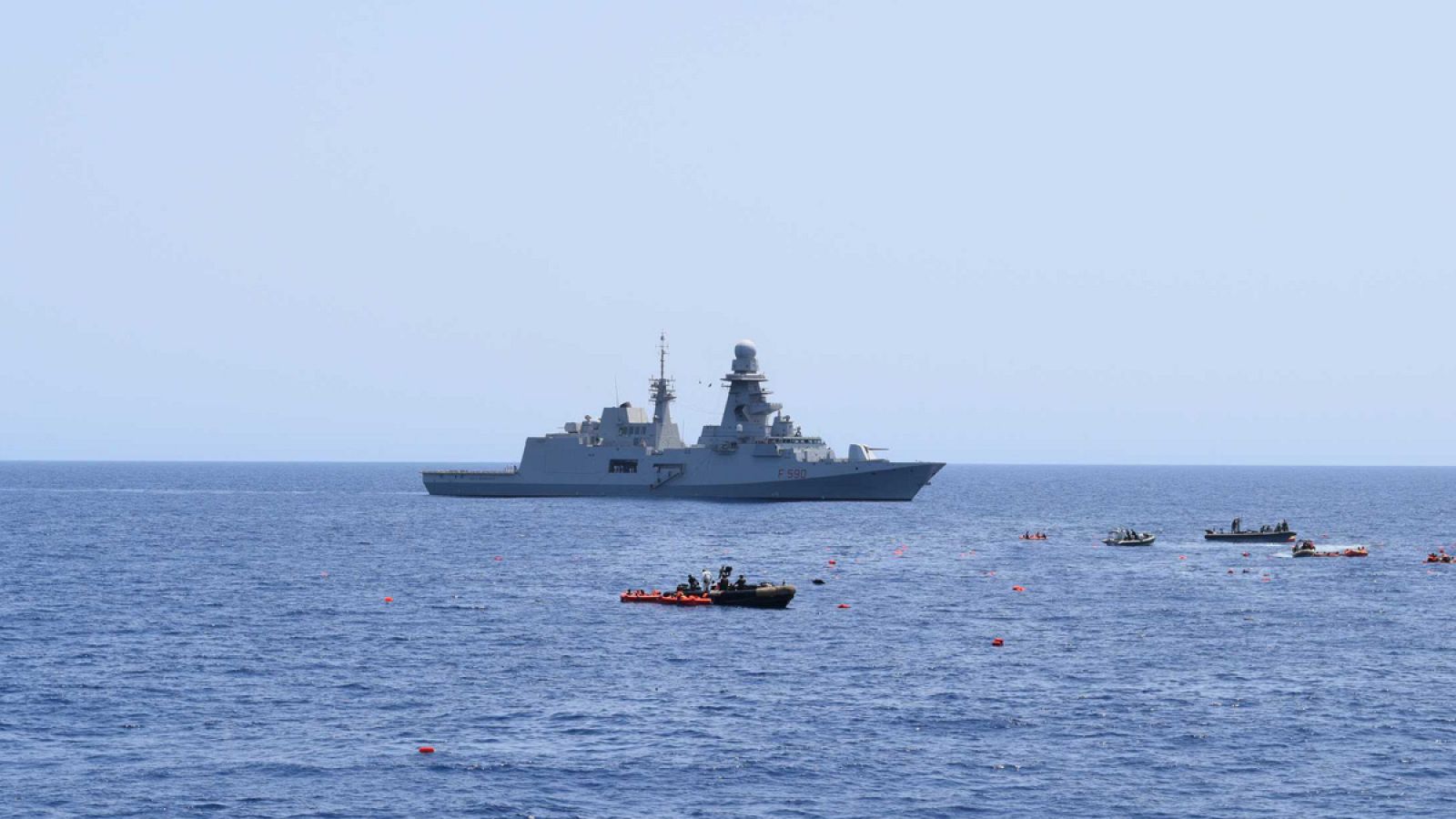 La Marina italiana patrulla junto a los guardacostas libios