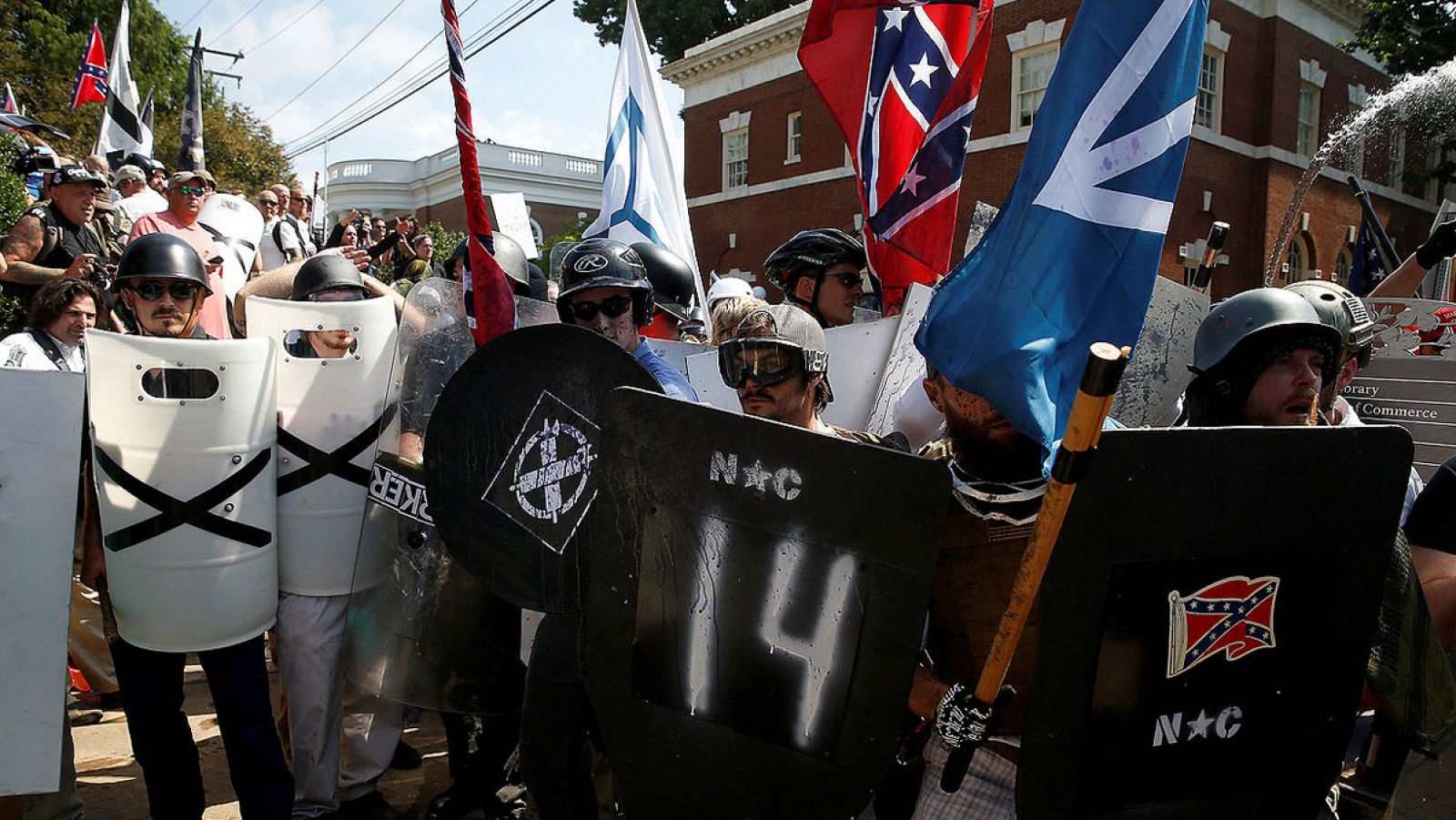 Manifestantes racistas en Charlottesville, Virginia