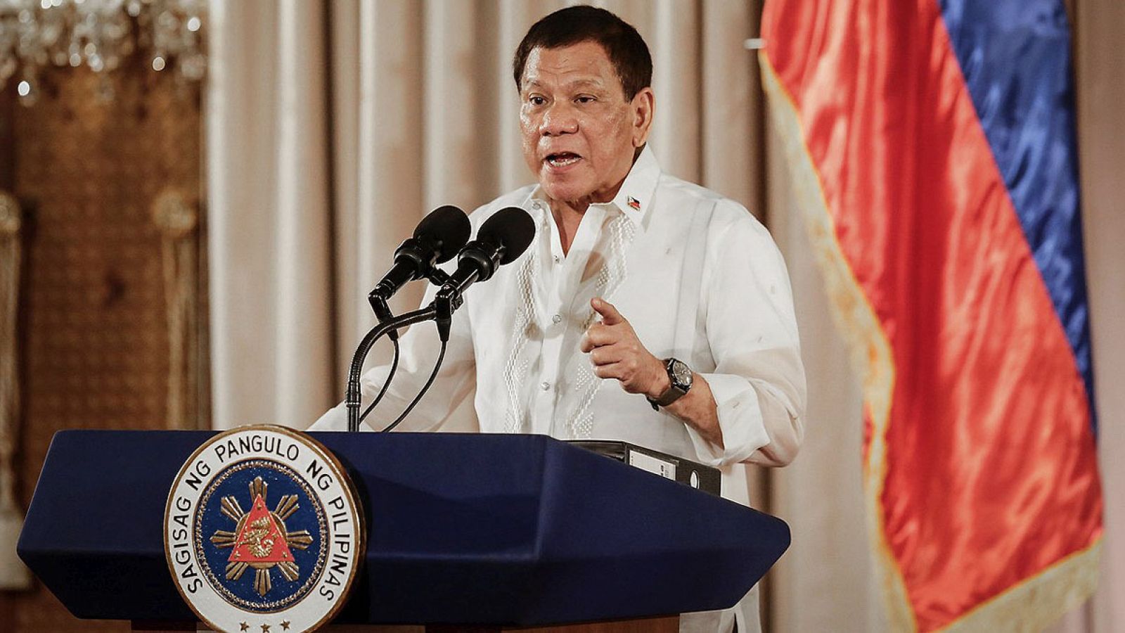 El presidente filipino, Rodrigo Duterte, pronuncia un discurso en el Palacio de Malacanang en Manila (Filipinas)