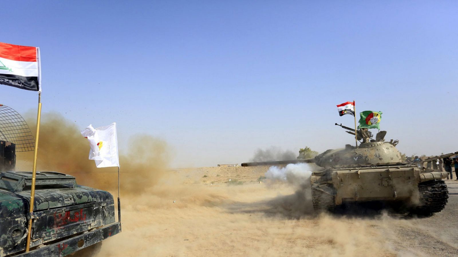 Imagen de dos tanques participando en unas maniobras militares en Irak.