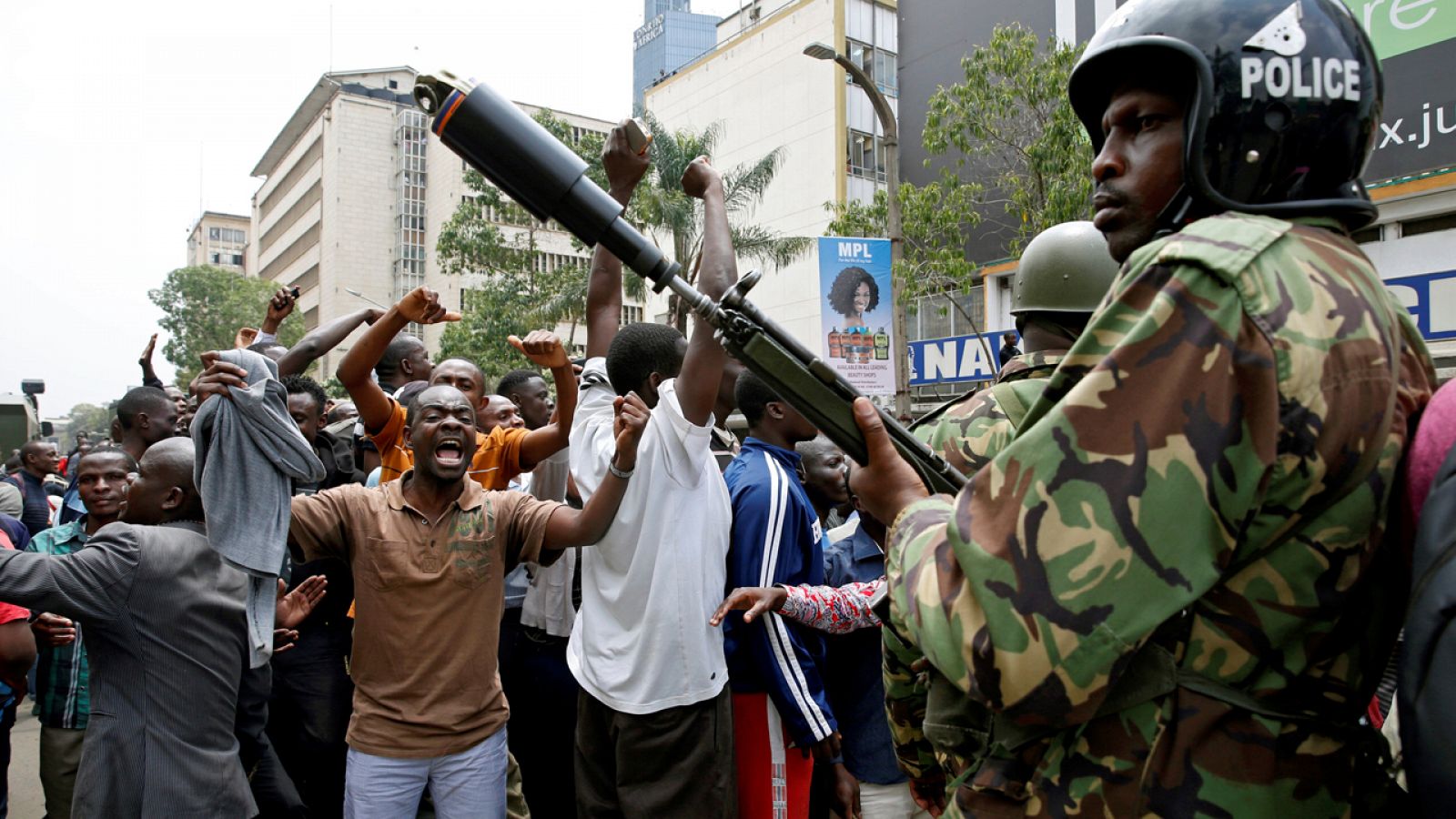 Partidarios del líder opositor keniano Raila Odinga celebran en Nairobi la anulación de las elecciones