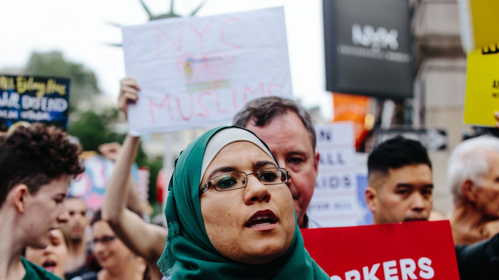 Imagen del pasado 29 de junio de 2017 de una manifestación en Nueva York para protestar por la separación de familias bajo la prohibición de viajar impuesta por el presidente estadounidense Donald Trump.