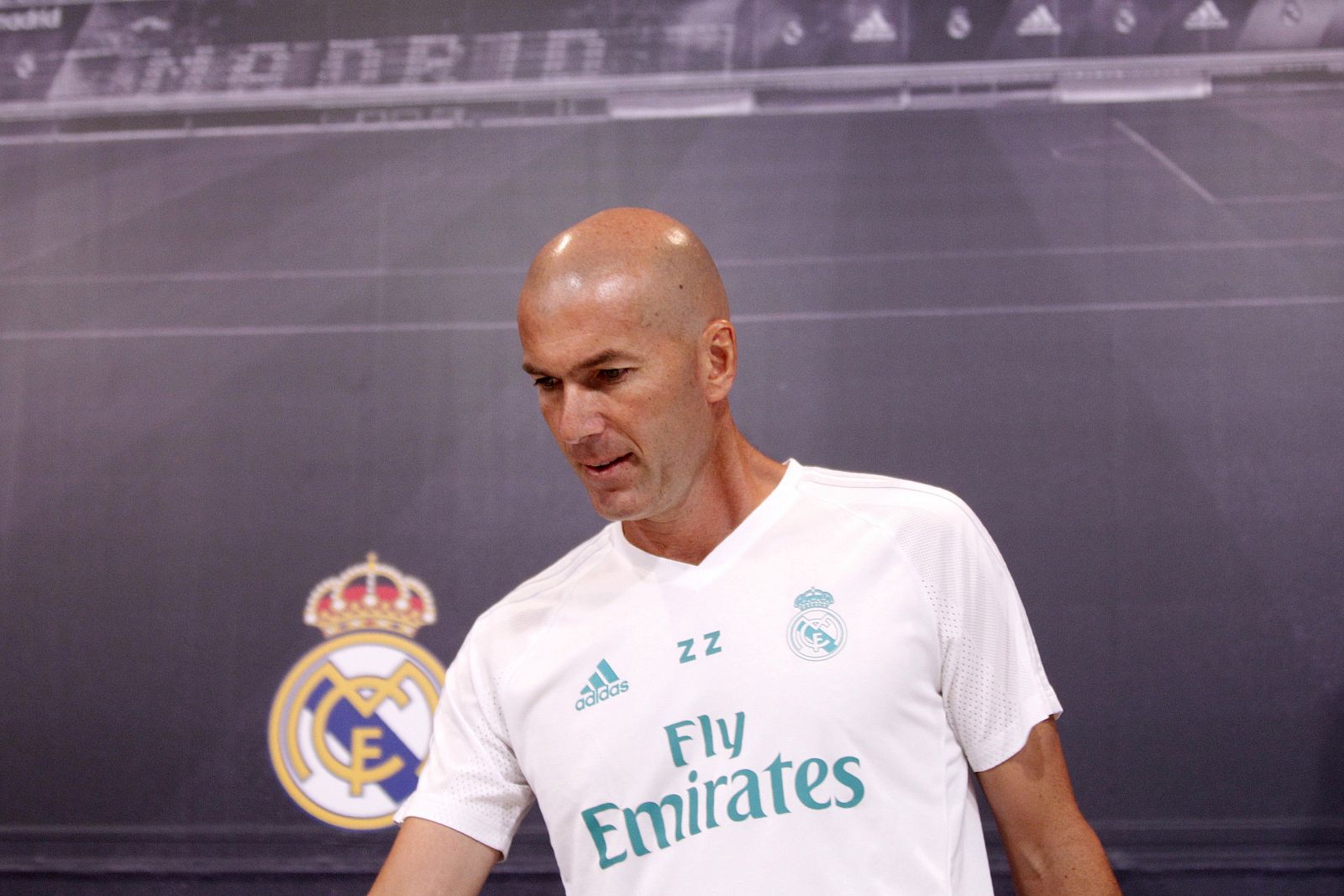 El entrenador del Real Madrid, Zinedine Zidane, al inicio de la rueda de prensa.