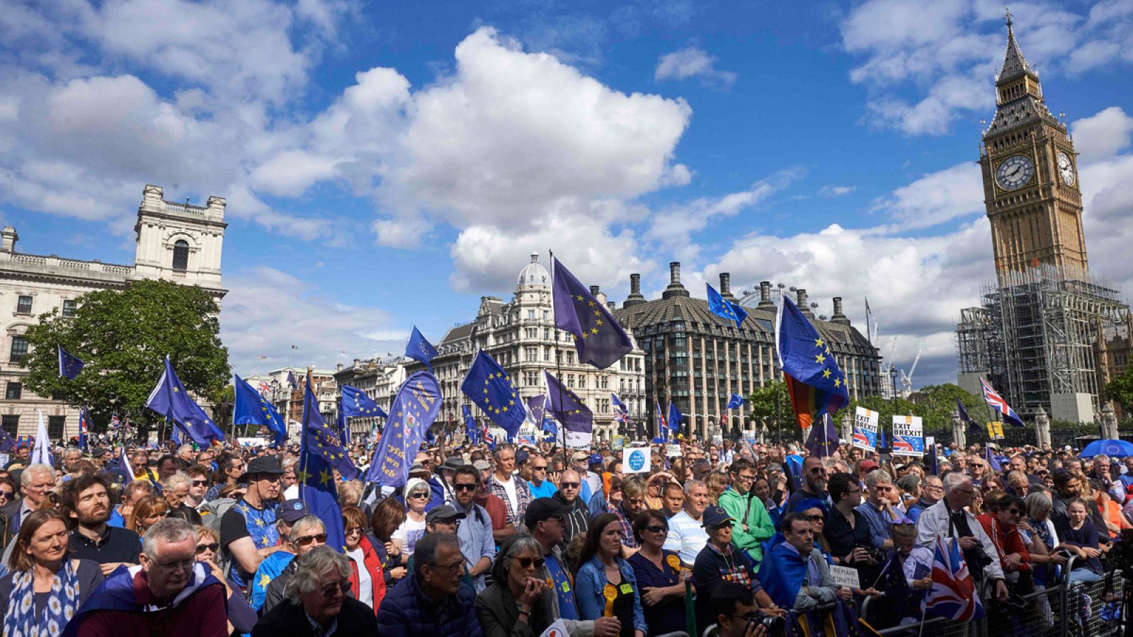 Miles de partidarios de la permanencia del Reino Unido en la Unión Europea se manifiestan en Londres
