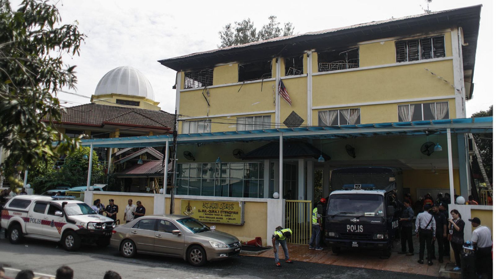 Al menos 25 personas han fallecido en el incendio en un colegio en Kuala Lumpur