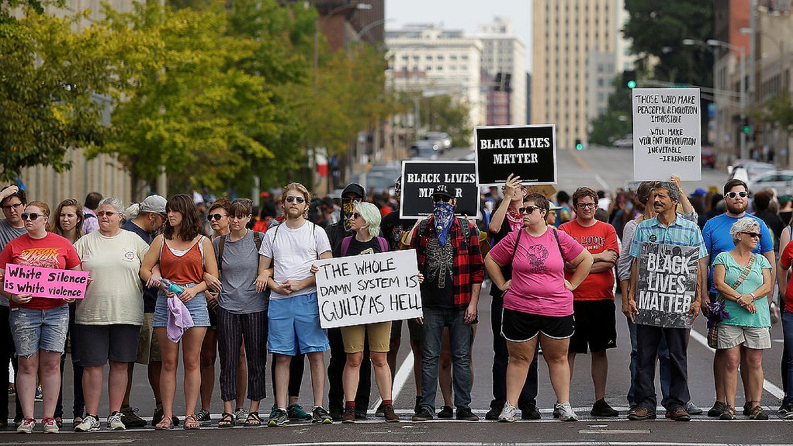 Protesta en St. Louis (Misuri) por la absolución de un agente de Policía acusado de la muerte del joven negro Anthony Lamar Smith en 2011