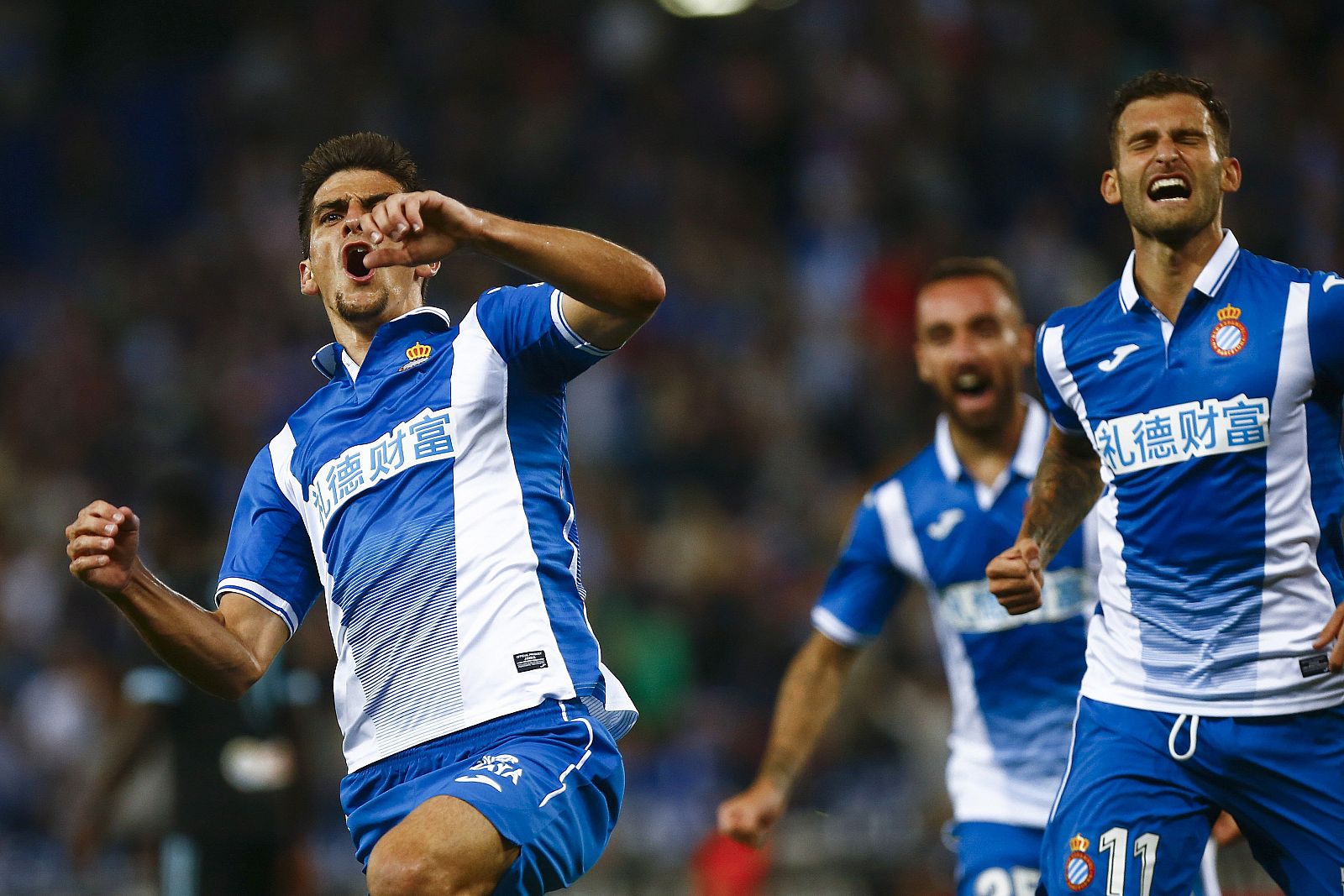 Los jugadores del Espanyol celebran el primer gol ante el Celta