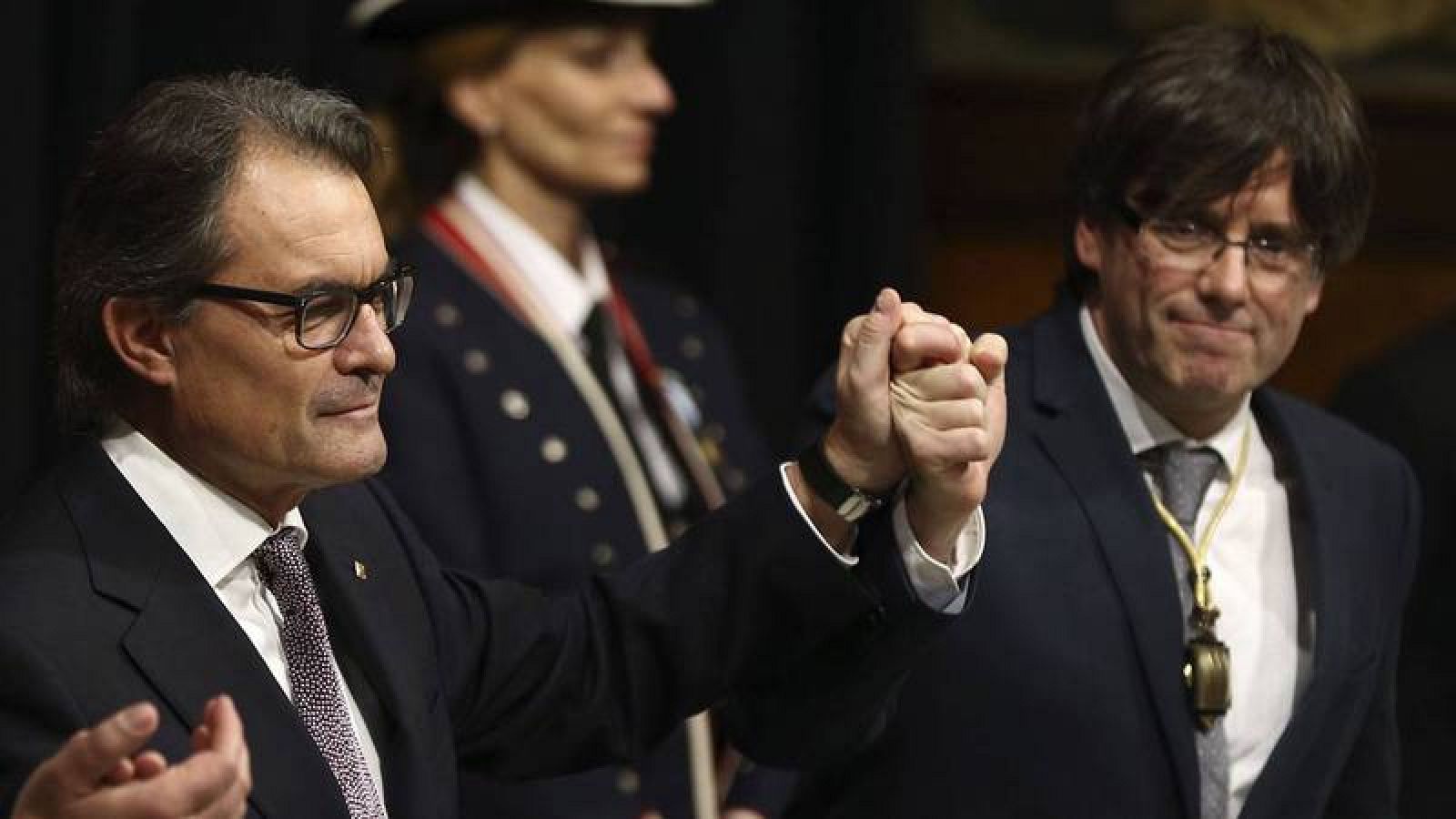 El expresidente y el presidente de Cataluña, Artur Mas y Carles Puigdemont.