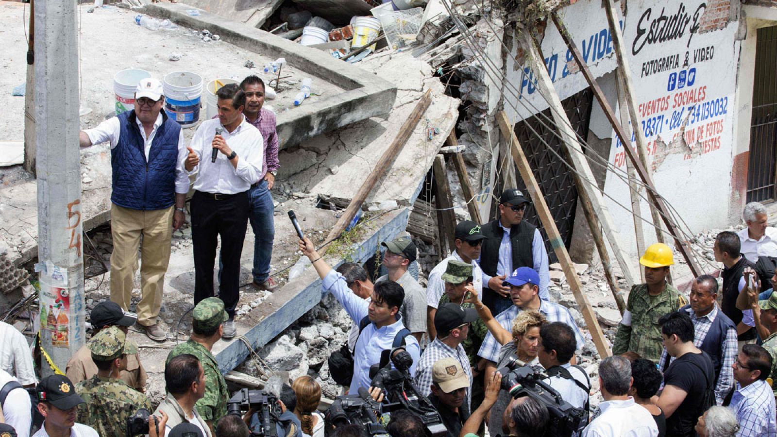 Peña Nieto visita Jojutla, una de las zonas más afectadas por el terremoto