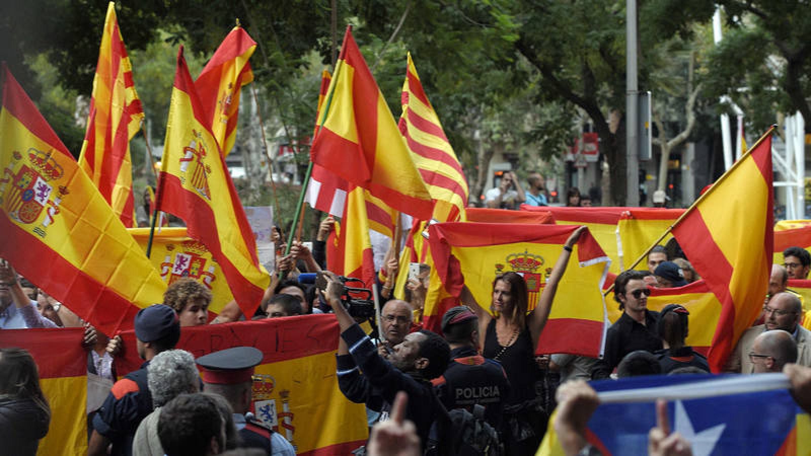 Concentración frente a la sede de la ANC en Barcelona por la unidad de España