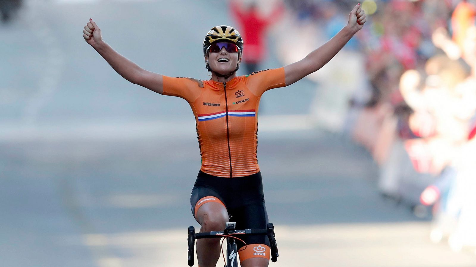 Chantal Blaak se proclama campeona del mundo de ciclismo.