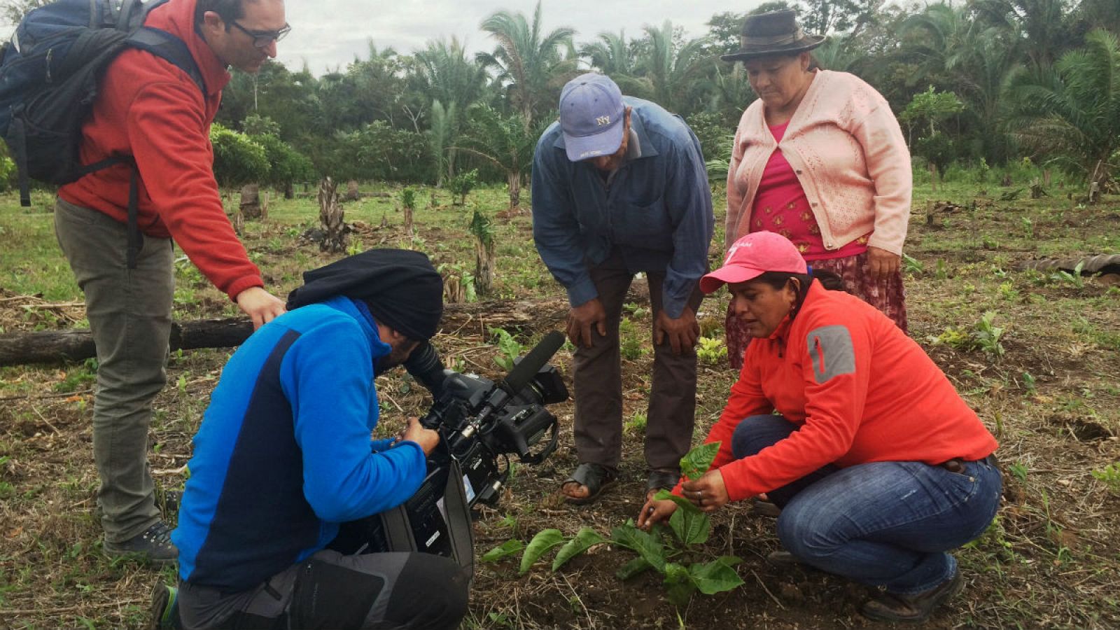 Durante el rodaje con una familia de agricultores de la provincia de Guarayos