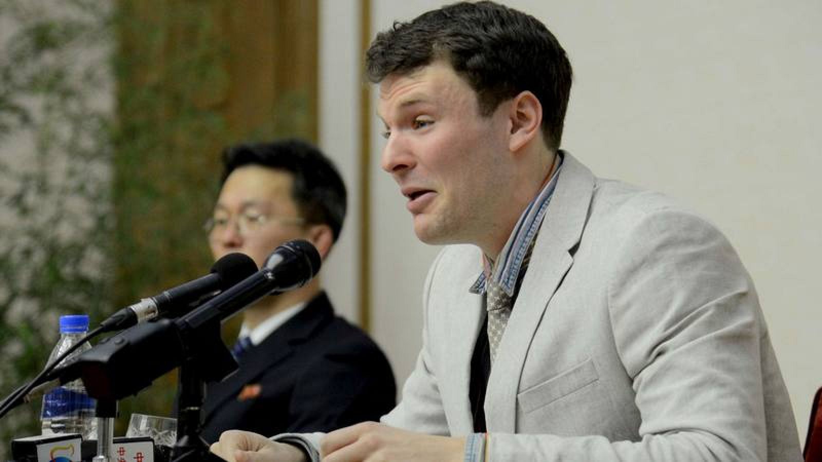 El estudiante Otto Warmbier, en una rueda de prensa en Corea del Norte