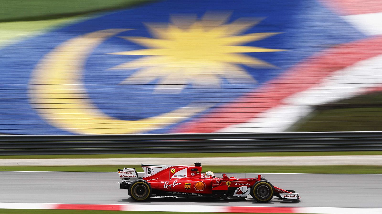 Ferrari domina en Sepang con Alonso quinto
