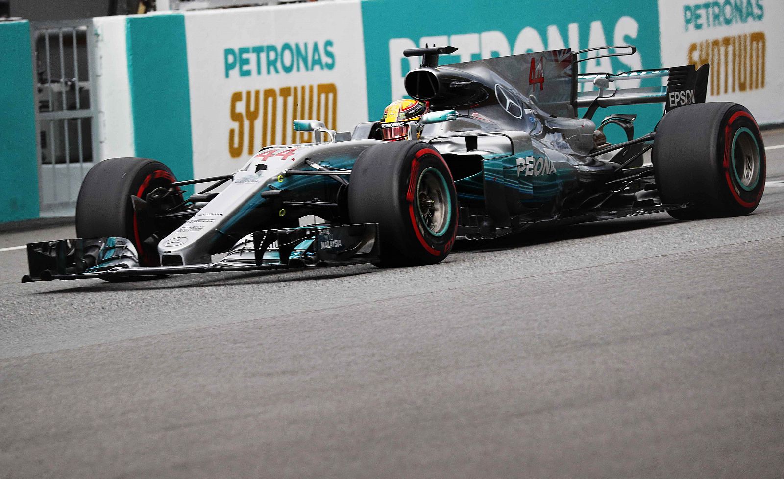 Hamilton se lleva una nueva pole en Sepang.