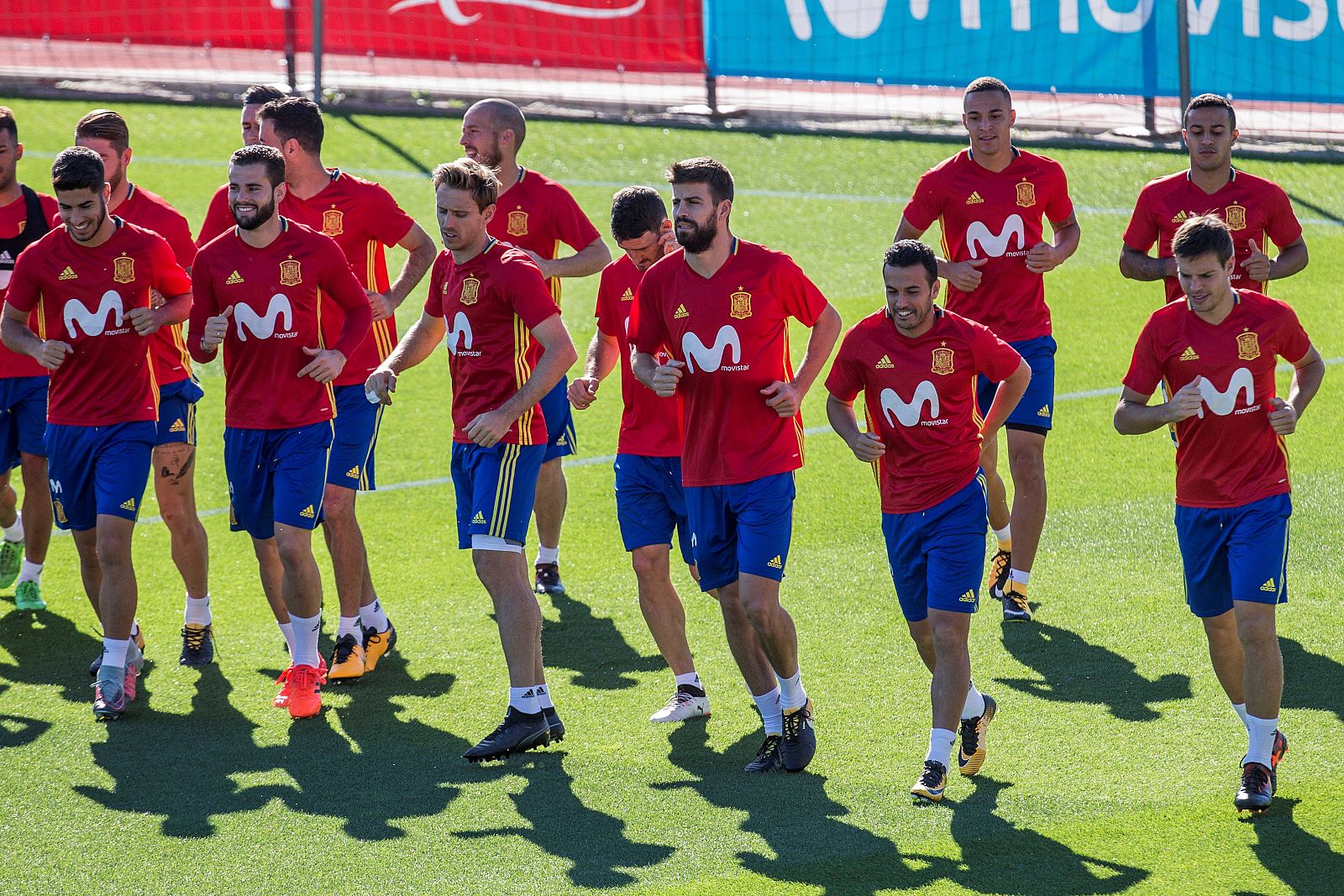 Los jugadores de la selección española de fútbol durante el entrenamiento en Las Rozas.