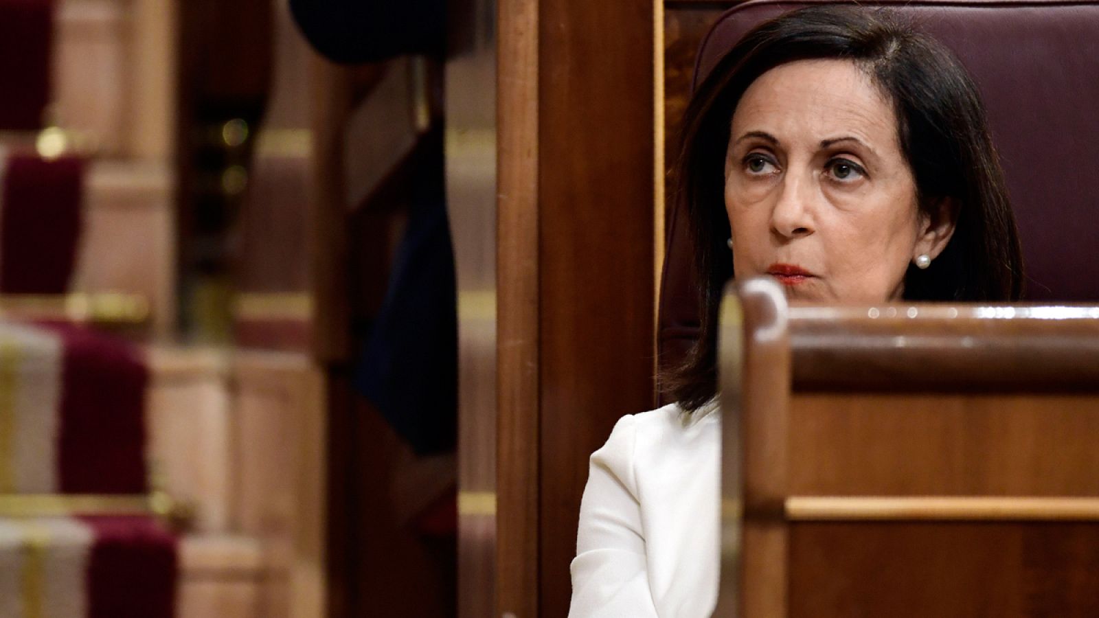 La portavoz del grupo parlamentario socialista, Margarita Robles, escucha la intervención de Mariano Rajoy