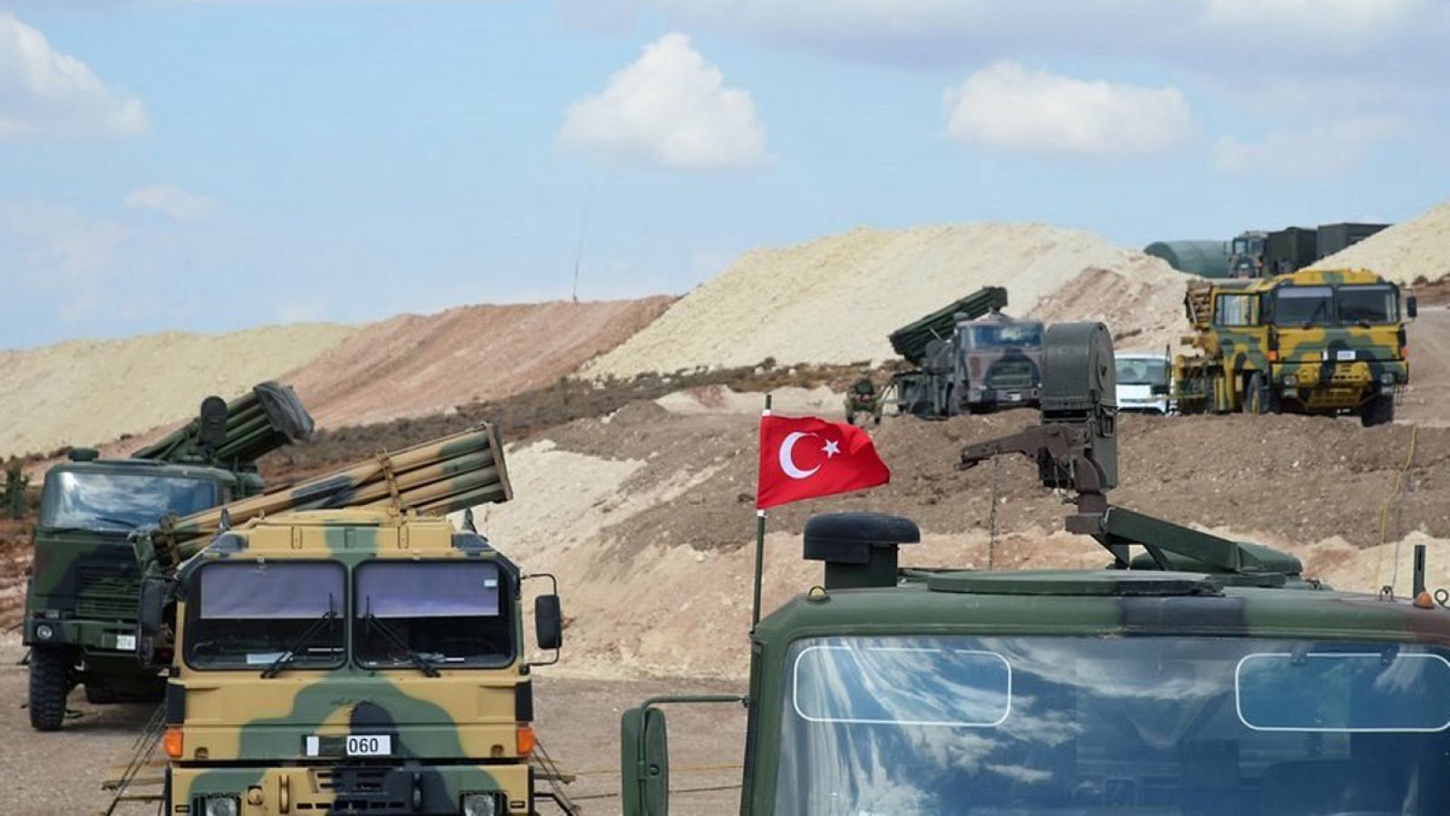 Vehículos militares turcos en Idleb, Siria