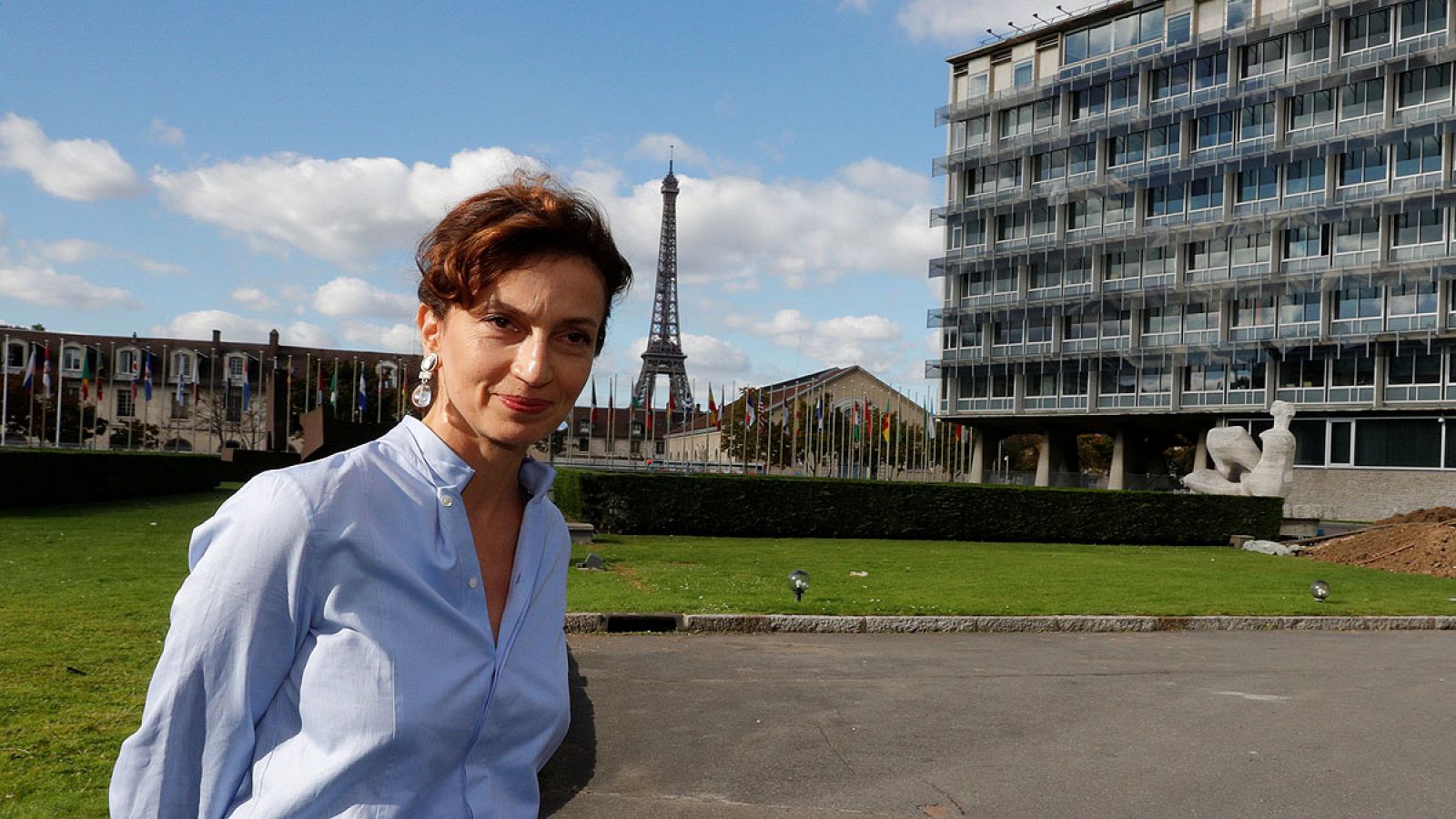 Imagen de archivo de Audrey Azooulay a las afueras de la sede de la UNESCO en París, Francia.