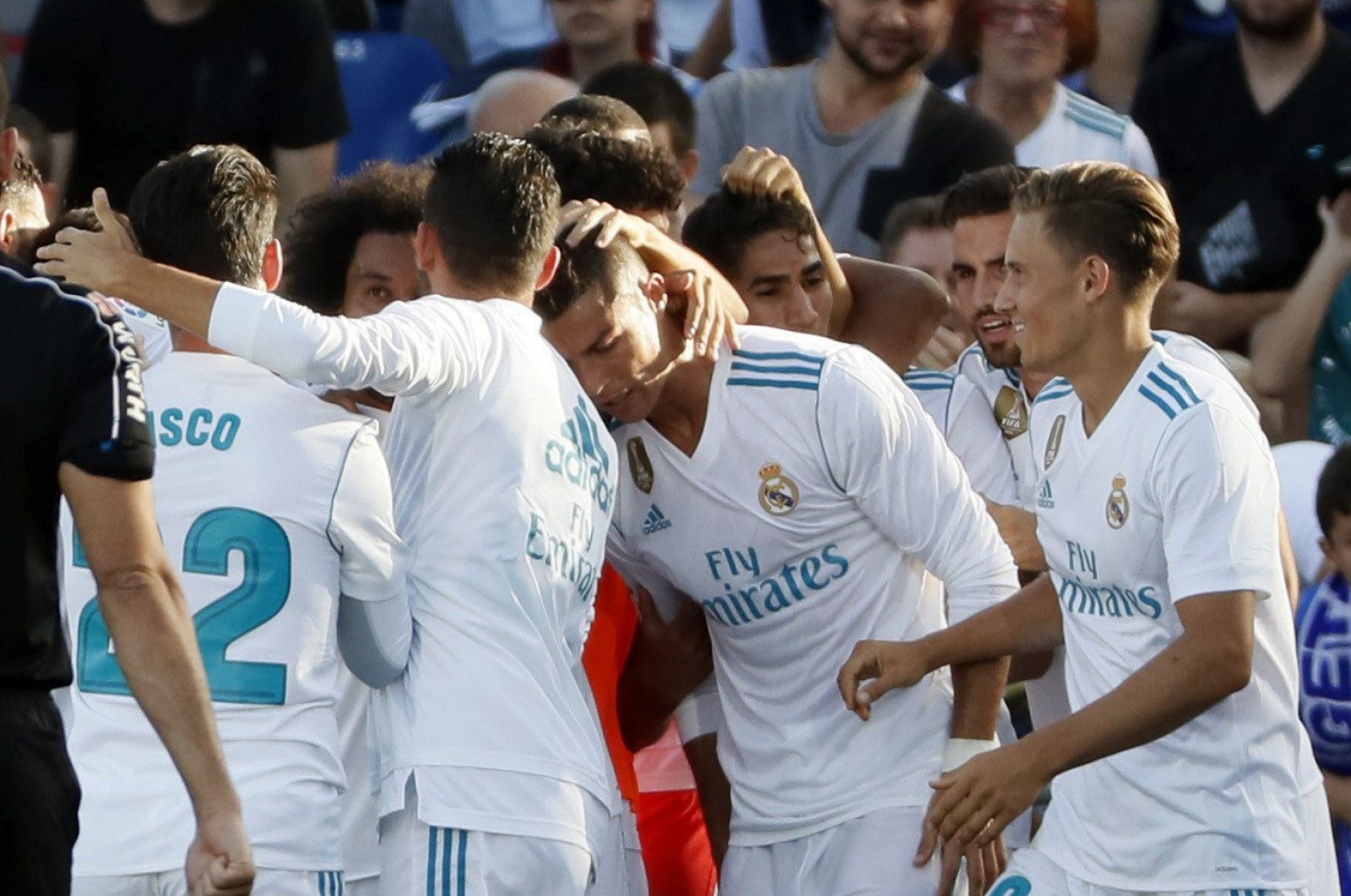 Los jugadores del Real Madrid celebran el gol marcado por Cristiano Ronaldo ante el Getafe.