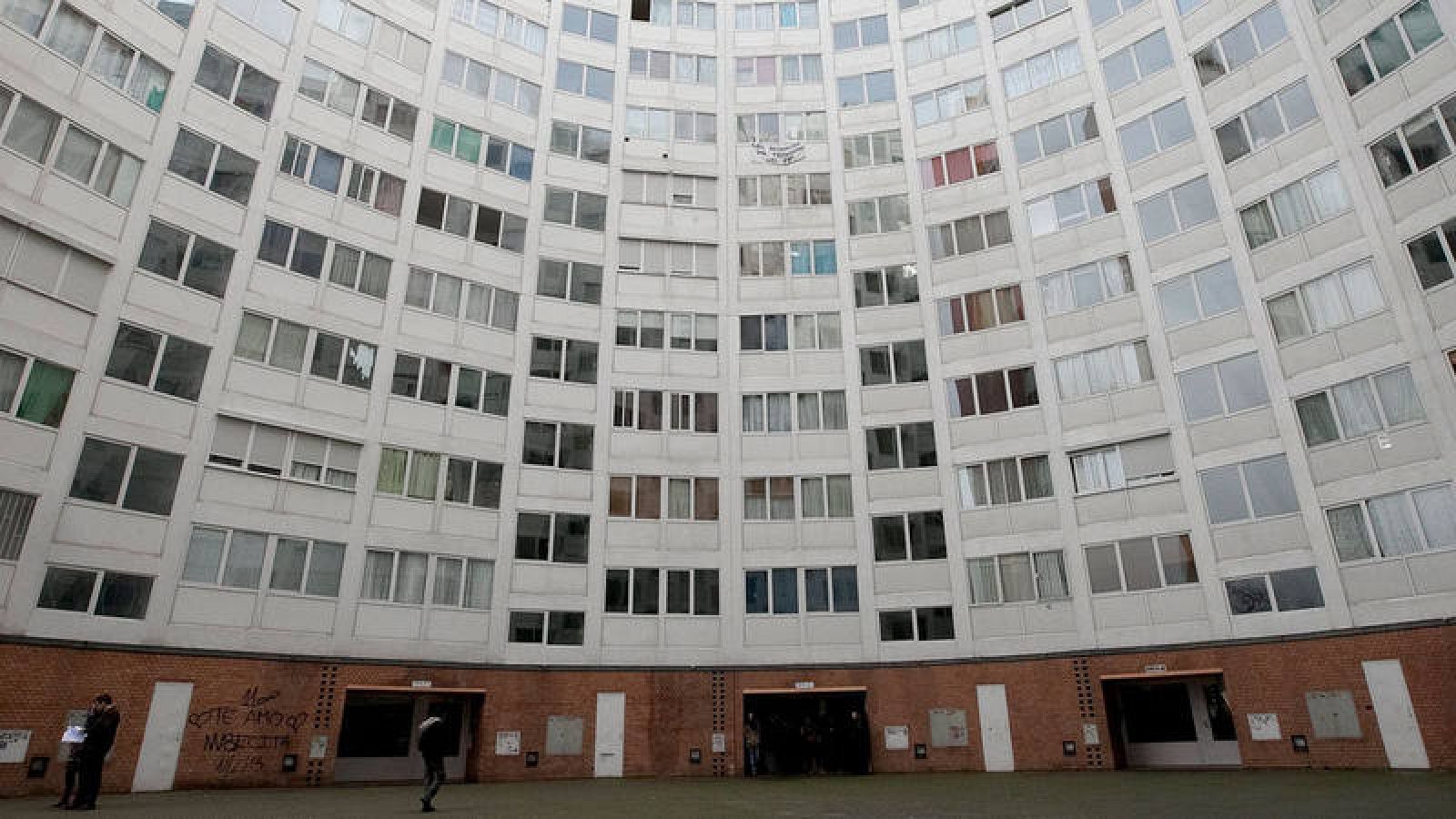 Patio de un edificio de protección social en Madrid