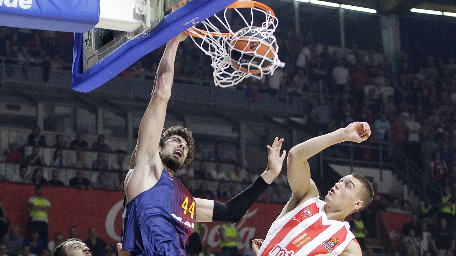 Un errático pero combativo Barça cae en Belgrado