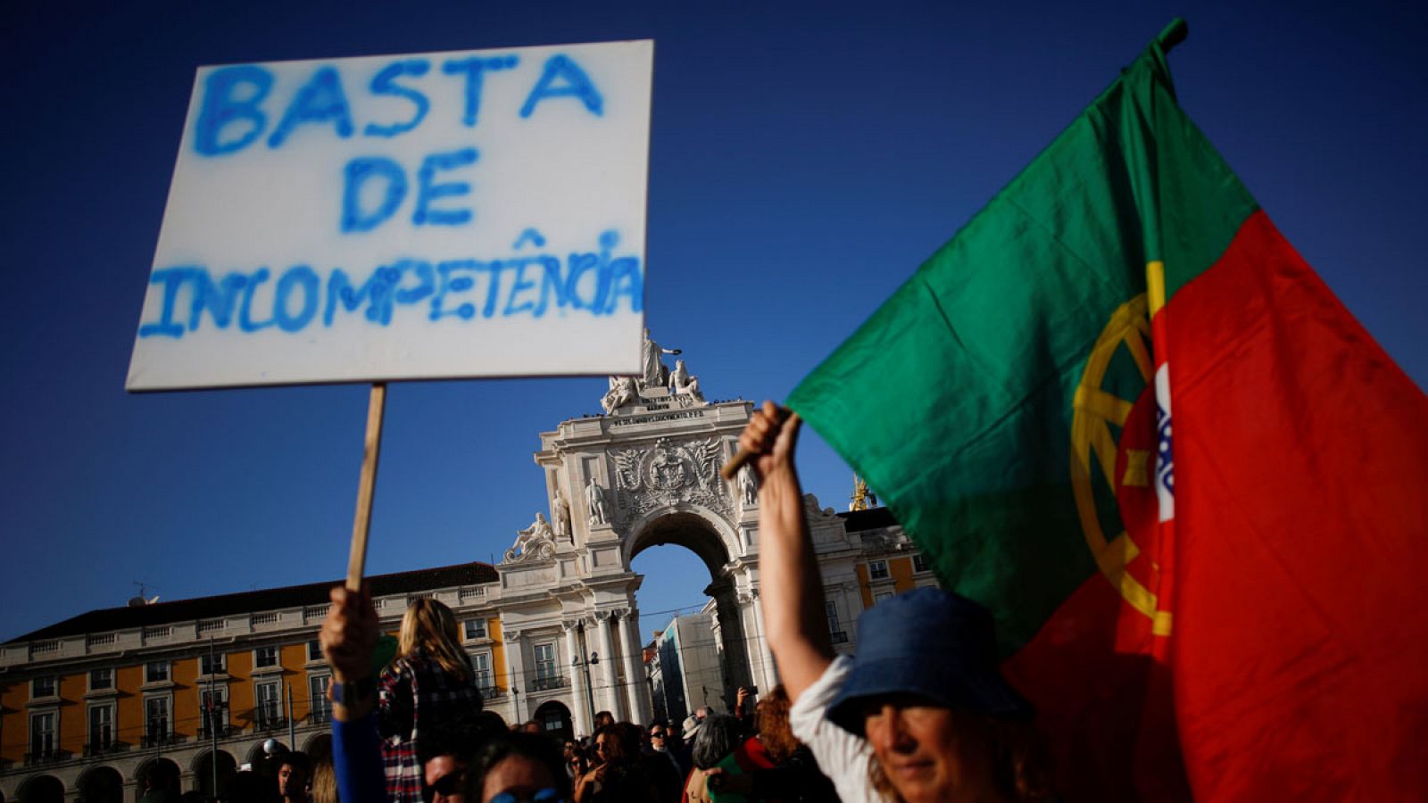 Manifestación para protestar por la incompetencia del gobierno luso ante la oleada de incendios el 21 de octubre de 2017 en Lisboa (Portugal).