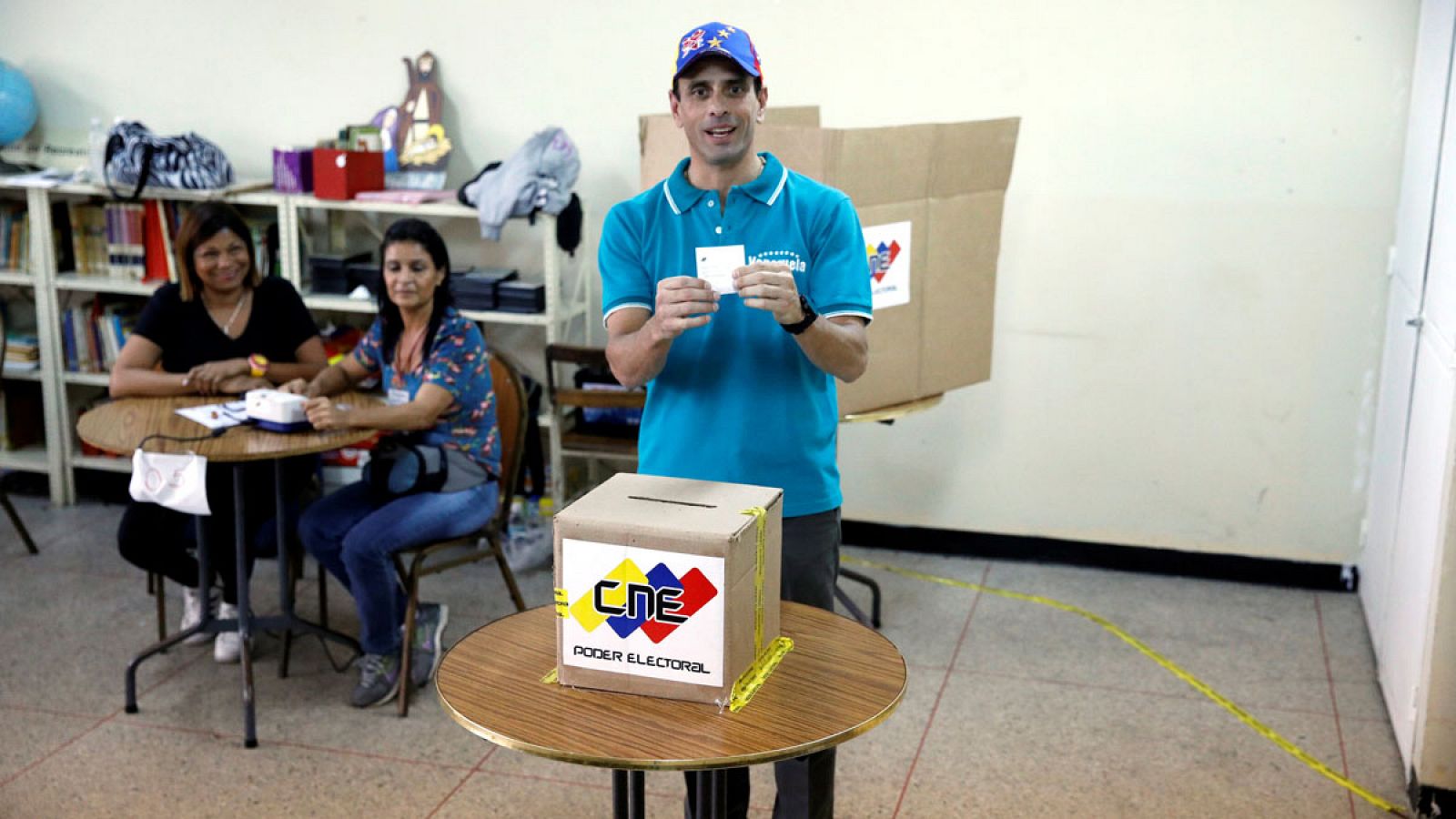 Henrique Capriles votando en las elecciones regionales el pasado 15 de octubre