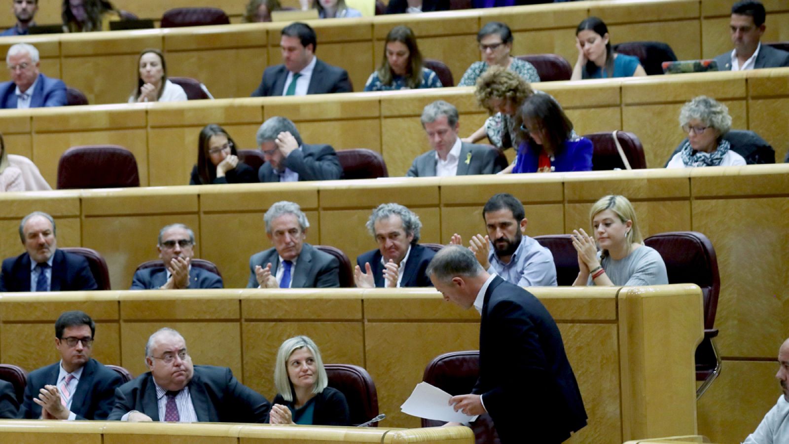 El portavoz socialista en el Senado, Ander Gil, en el Pleno de la Cámara Alta.