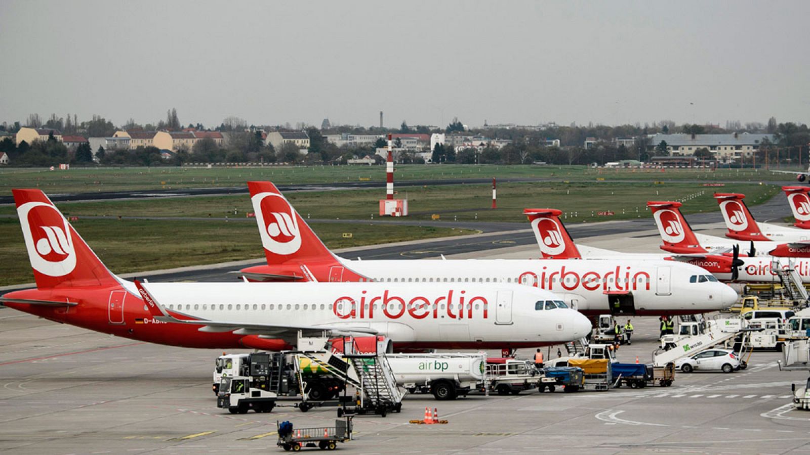 Aviones de la aerolínea alemana en el aeropuerto internacional de Tegel, Berlin