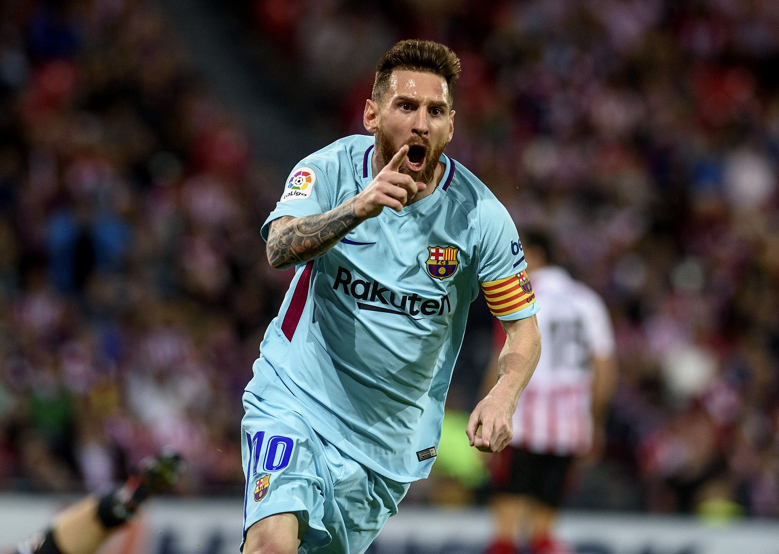 Leo Messi celebra el gol del equipo blaugrana durante el encuentro en el estadio de San Mamés.