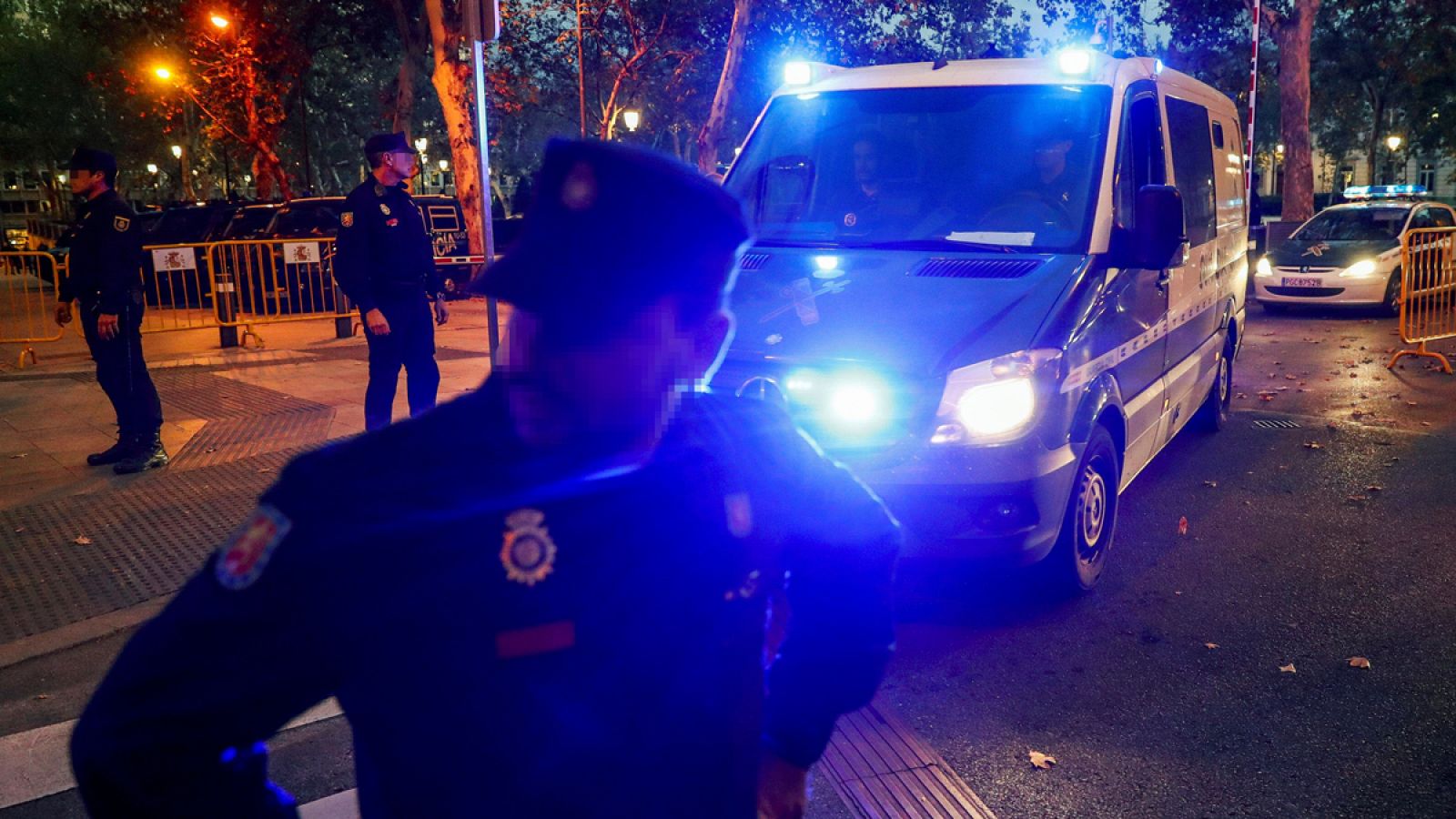 Un furgón de la Guardia Civil sale de la Audiencia Nacional tras conocerse la prisión sin fianza para Junqueras y otros siete exconsellers