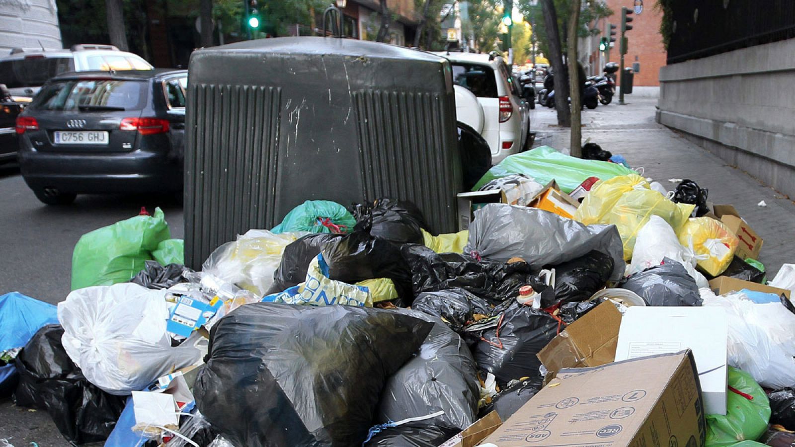 Imagen de archivo del centro de Madrid durante la huelga de basuras de 2013