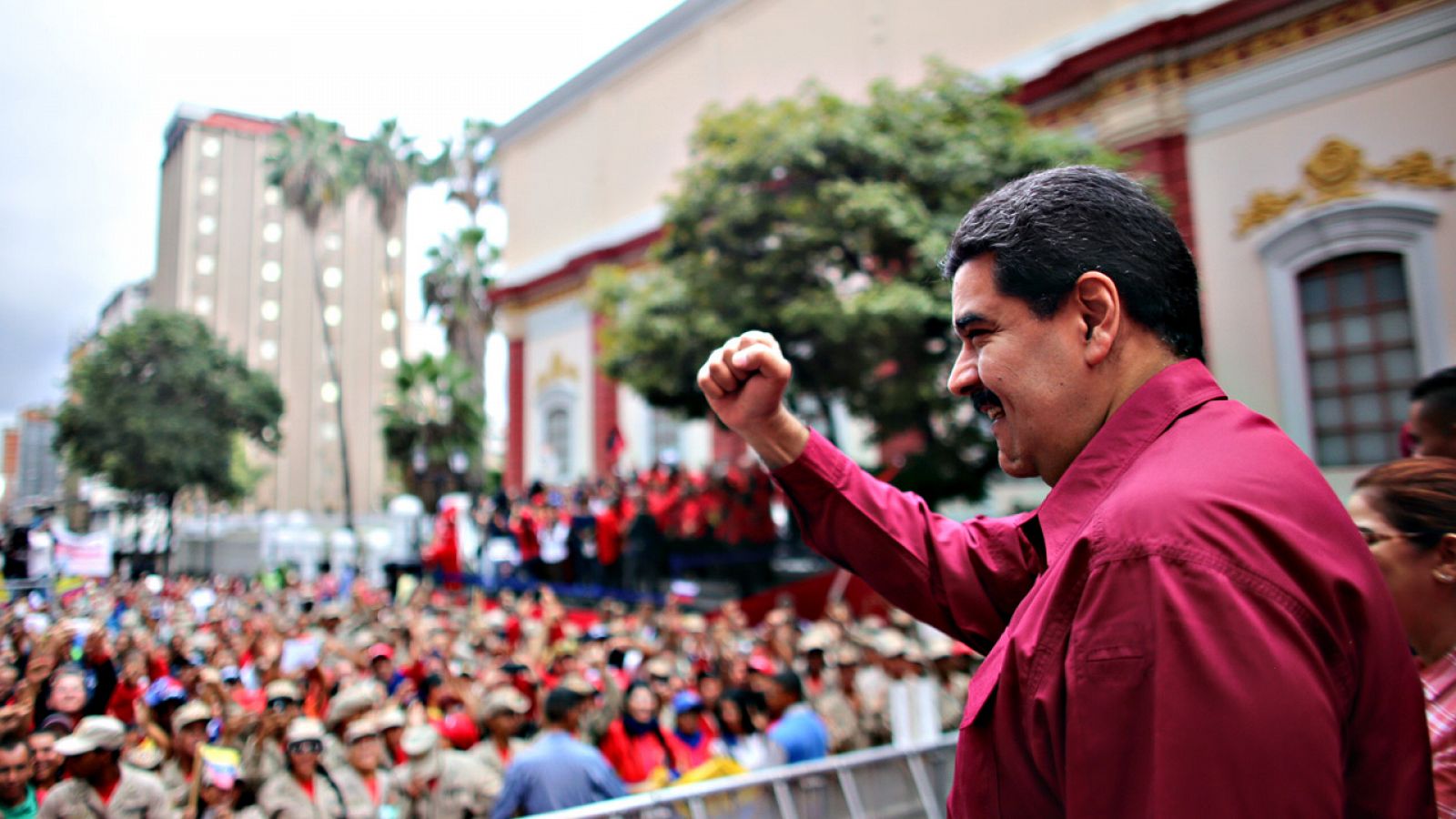 El presidente de Venezuela, Nicolas Maduro, saluda a sus simpatizantes en un acto reciente