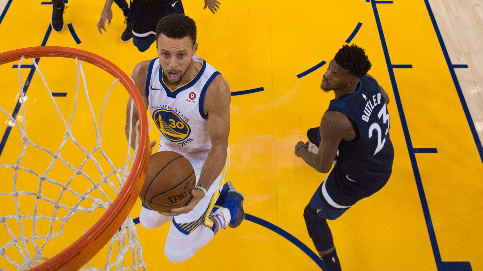 Curry anota ante los Timberwolves