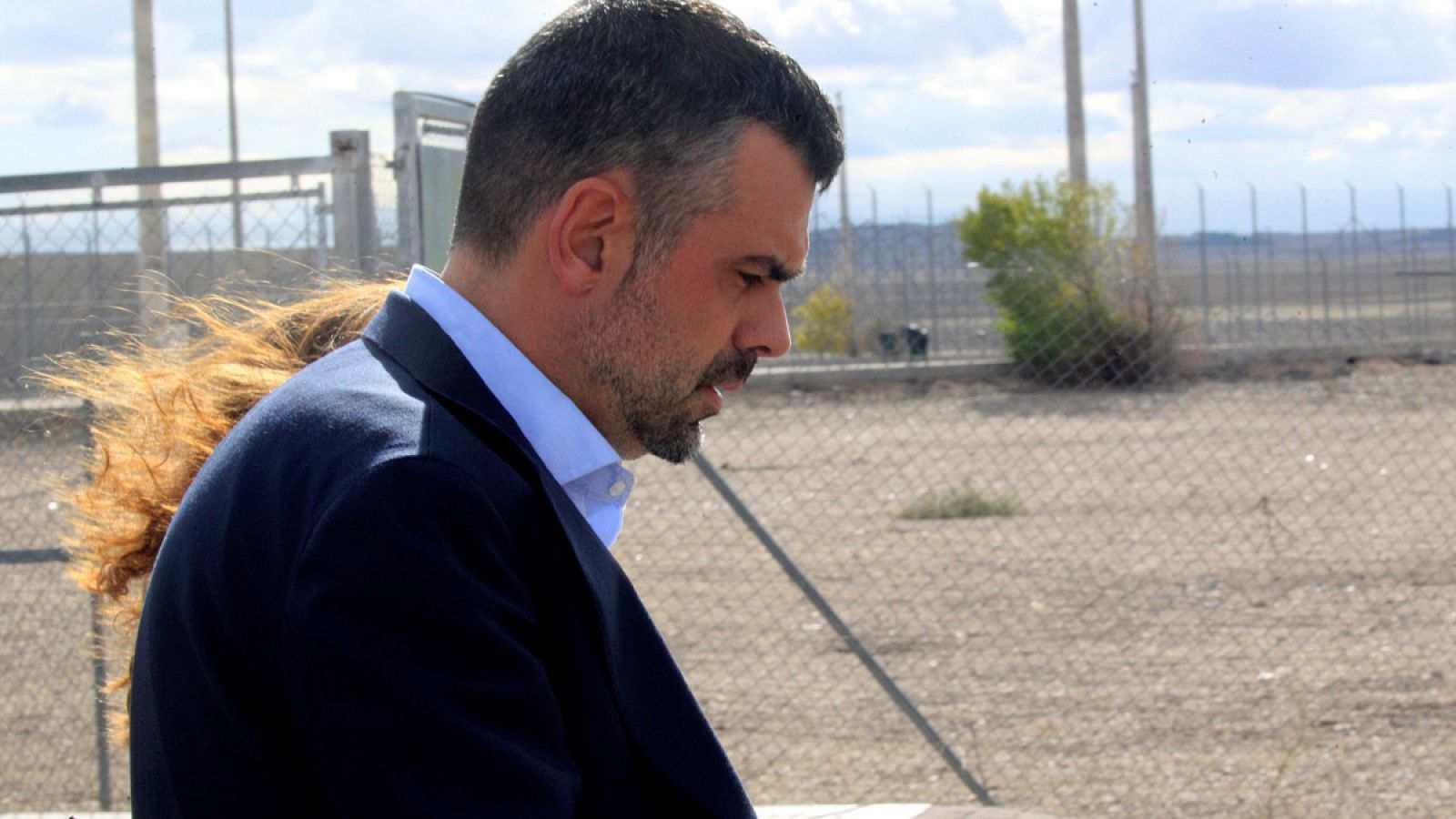 El exconseller de Empresa Santi Vila a su salida de la cárcel de Estremera