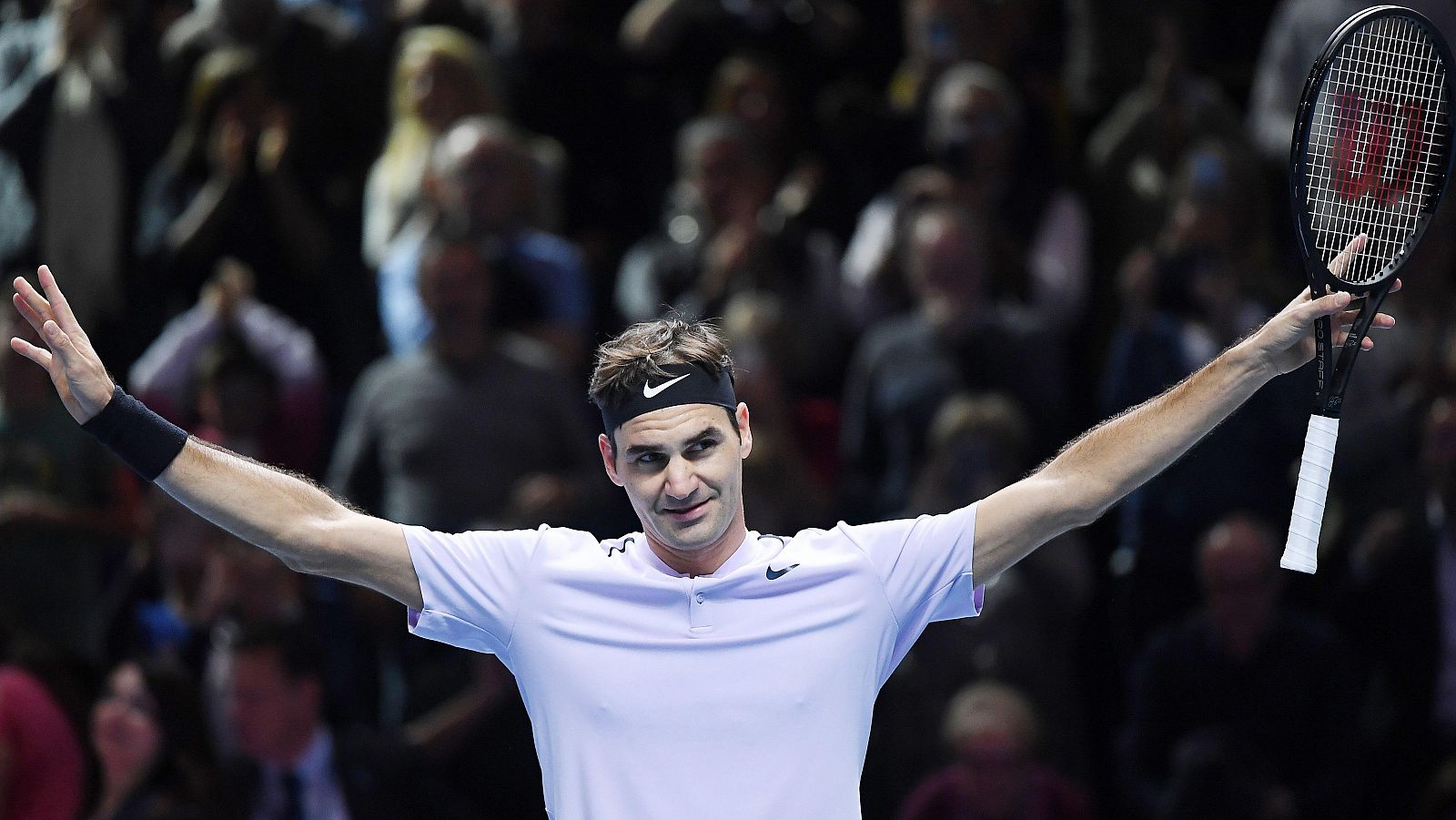 El tenista suizo Roger Federer celebra su victoria ante el croata Marin Cilic.